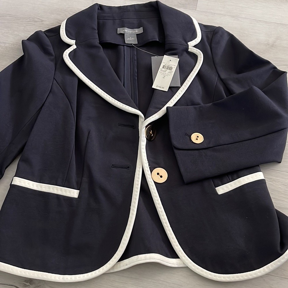 Ann Taylor Brand new with Tag jacket with Gold Buttons and 3/4 sleeve - Picture 4 of 5